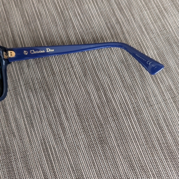 DIOR Graphic Collection, Like New - Picture 5 of 12